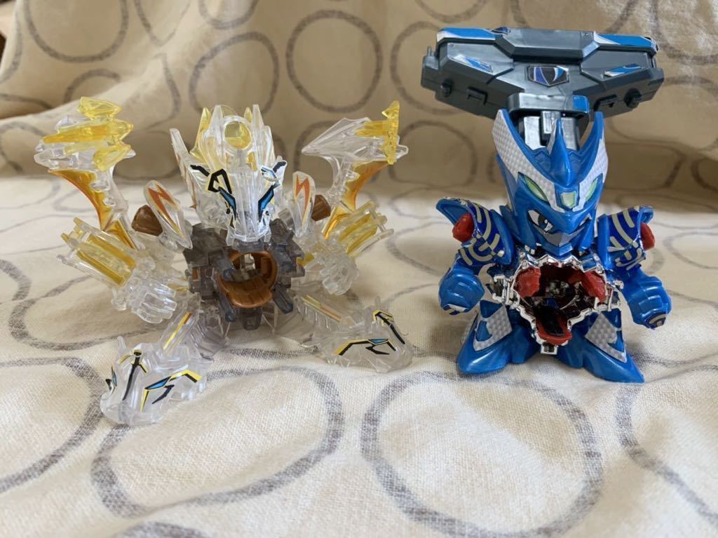 中古 クロスファイト ビーダマン 限定ビーダマン付トリプルファイティングフィールド & ビーダマン6体 レブ=ドラヴァイス クリアver. - メルカリ クロスファイトビーダマン 3種セット CB-20トリプルファイティングフィールド フィールドの人気アイテム