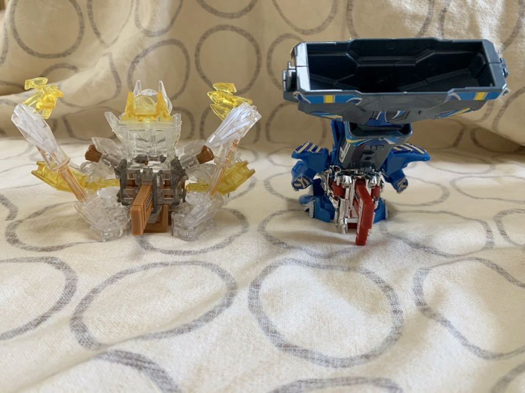 中古 クロスファイト ビーダマン 限定ビーダマン付トリプルファイティングフィールド & ビーダマン6体 レブ=ドラヴァイス クリアver. - メルカリ クロスファイトビーダマン 3種セット CB-20トリプルファイティングフィールド フィールドの人気アイテム
