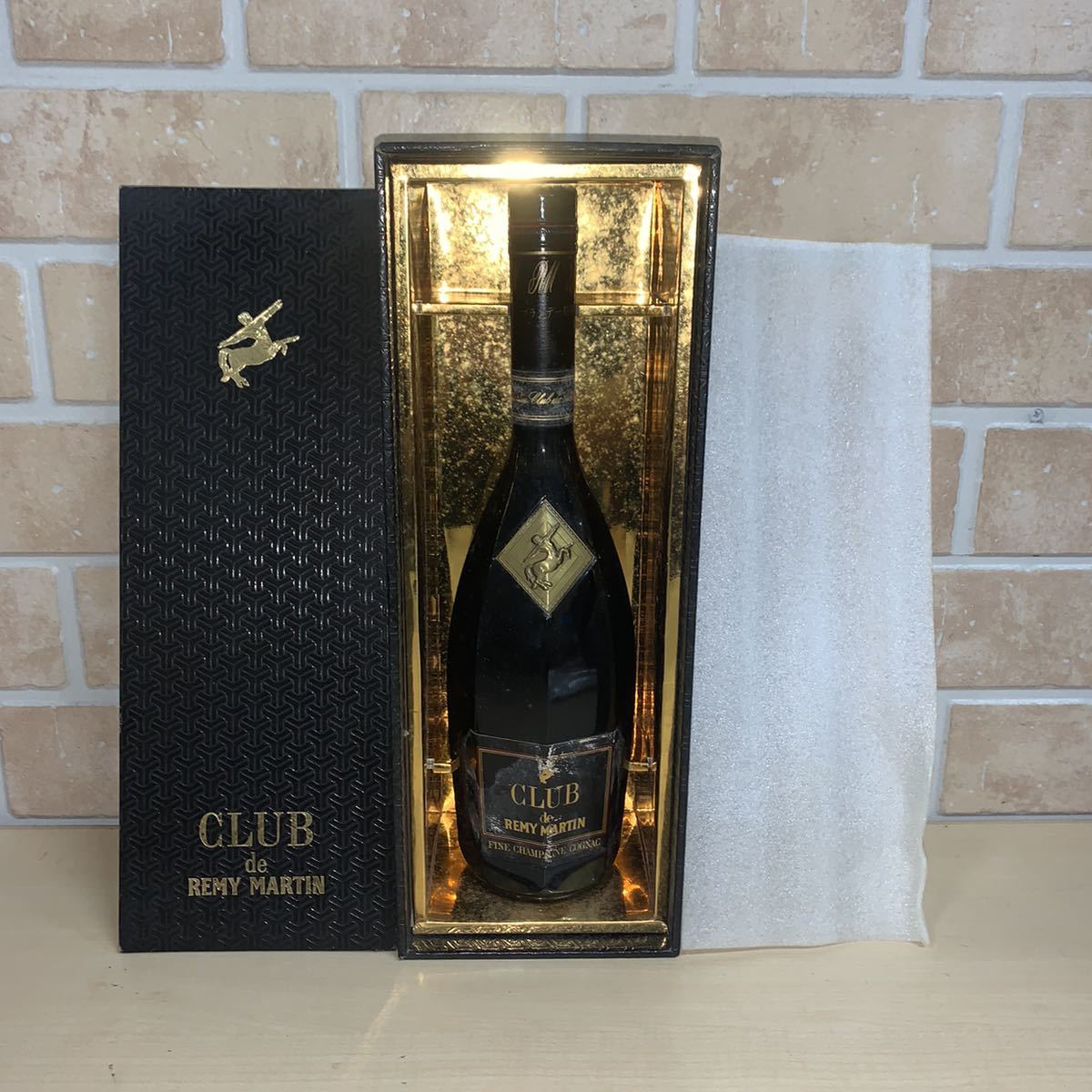 SALE，定番 1円~ 未開栓 レミーマルタン CLUB de REMY MARTIN 箱付き 古酒 FINE CHAMPAGNE COGNAC コニャック 700ml 40% クラブ(レミーマルタン)｜売買されたオークション情報、yahooの商品情報をアーカイブ公開 - オーク コニャック
