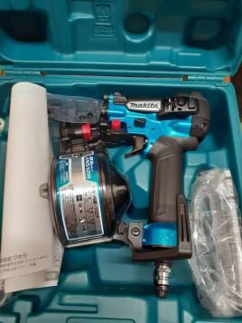 100%新品，低価 マキタ 高圧エア釘打機 AN512HM 税込(エア釘打機)｜売買されたオークション情報、yahooの商品情報をアーカイブ公開 - オークファン エア釘打機