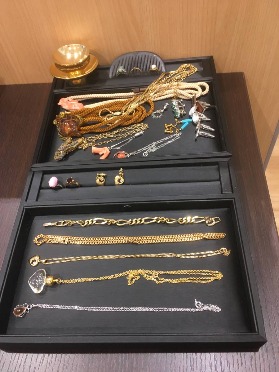 1056-A 【おまとめ！】☆1円スタート！！ ☆メッキアクセサリー ☆大量