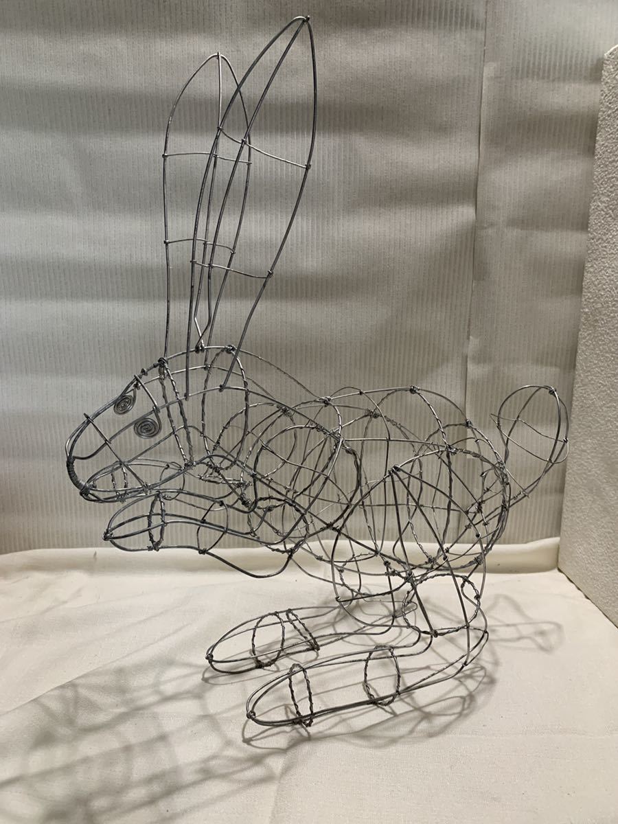 ◇針金アート うさぎ 苔玉 フラワーアート ワイヤーアート◇A-536(置物