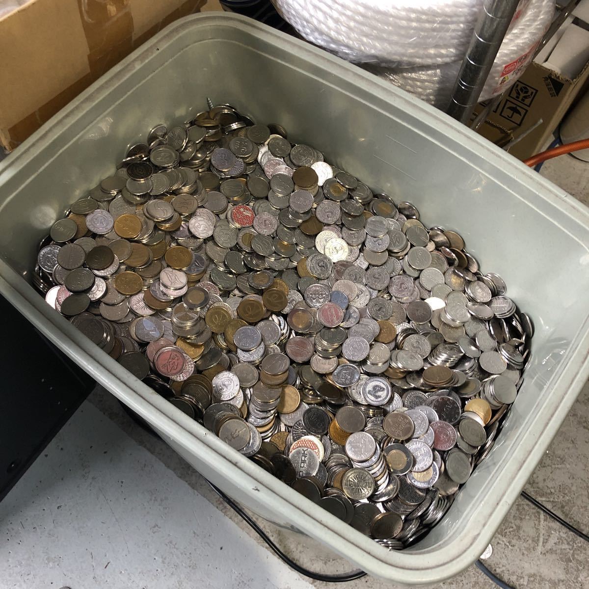 スロット パチスロ用中古コイン メダル 4，000枚 追加も可能です 