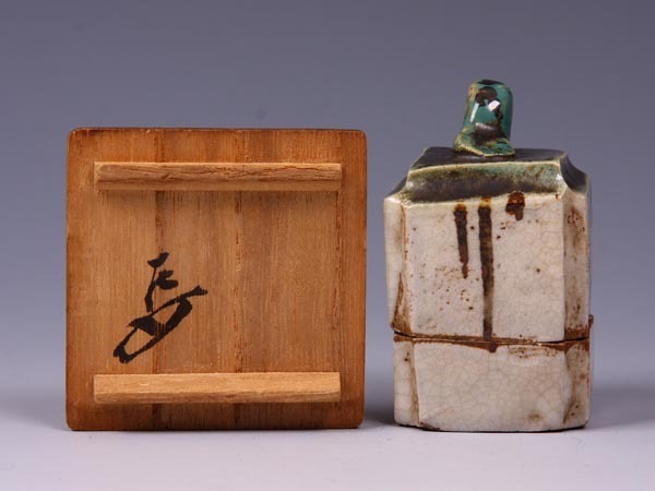 覚々斎？書付　楽焼　梅　香合　共箱　茶道具 財宝】織部香合 表千家 覚々斎書付箱n 覚々斎？書付 楽焼 梅 香合 共箱