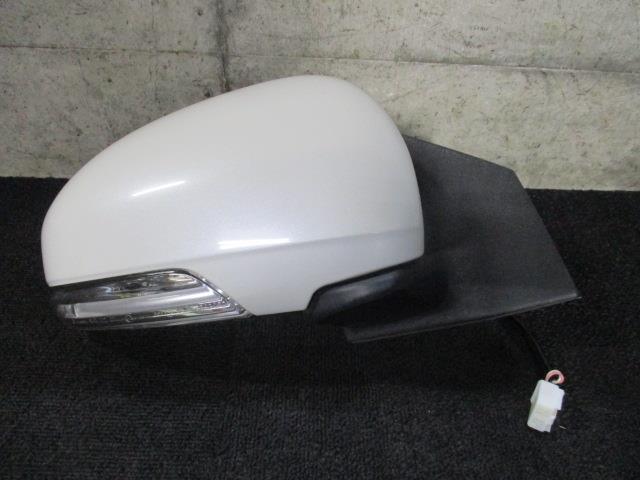 【本物保証，送料無料】 ｉＱ DBA-KGJ10 右サイドミラー H21 パール/070 み：カラー：7ピン：電動格納：ウィンカー付 キズ 部品詳細要参照(ドアミラー)｜売買されたオークション情報、yahooの商品情報をアーカイブ公開 - トヨタ用