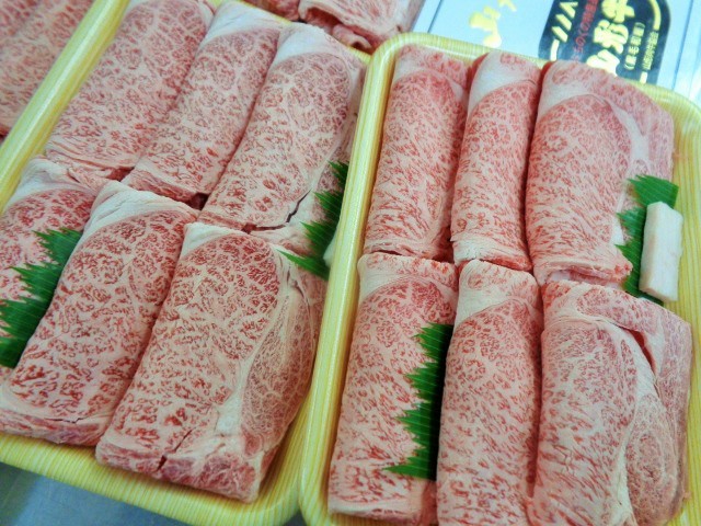 山形牛A５牝　超特肩リブロースすき焼き　３ｋｇ　（71）　 ３ｋｇ 近江牛A５牝 ２ｋｇ １，５ｋｇ 宮崎牛A５牝 特選肩
