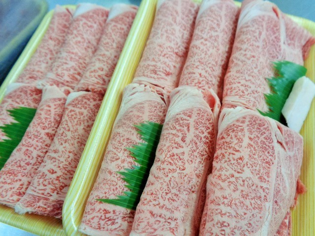 山形牛A５牝　超特肩リブロースすき焼き　３ｋｇ　（71）　 ３ｋｇ 近江牛A５牝 ２ｋｇ １，５ｋｇ 宮崎牛A５牝 特選肩