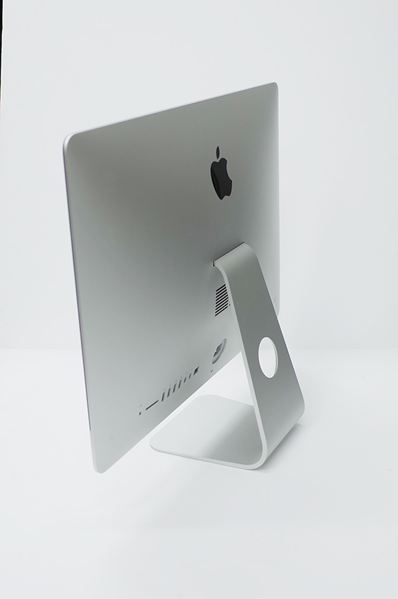 iMac 21.5-inch， Late 2015 2.8GHzクアッドコア 8GB 1TB 本体のみ