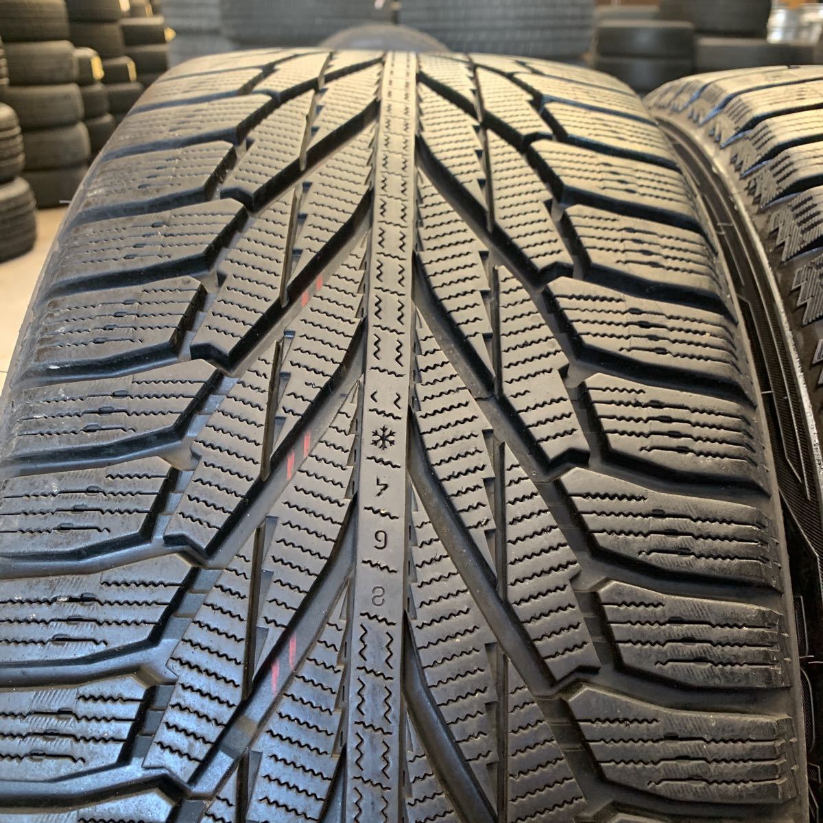 ノキアン　NOKIAN HAKKAPELIITTA R2 SUV 265/45R21 108R XL スタットレスタイヤ4本