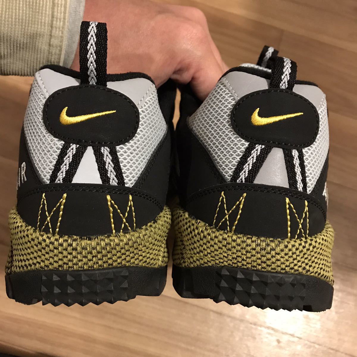 極美品】NIKE AIR HUMARA 17 us10 28cm AJ1102-001 エアフマラ 黒 黄 