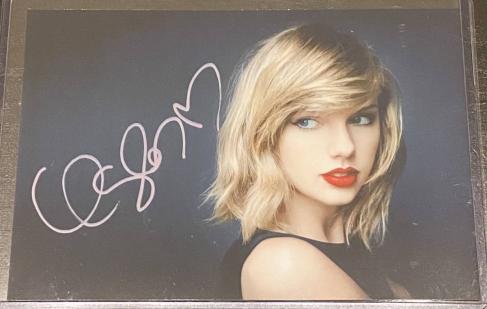 3 テイラー スウィフト サイン入り 写真の入札履歴 - 入札者の順位