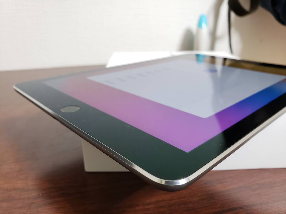 21-190 au iPad Air 2 (Air第2世代， 9.7inch) 16GB Space Gray 