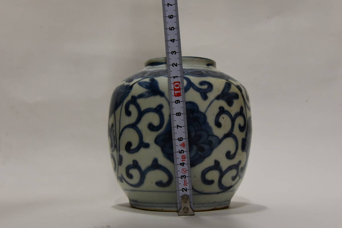 明時代晩期（萬歴～天啓） 染付花獅子文缶 高さ12.5CM、