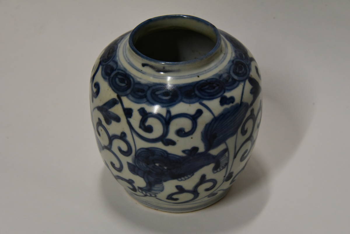 明時代晩期（萬歴～天啓） 染付花獅子文缶 高さ12.5CM、
