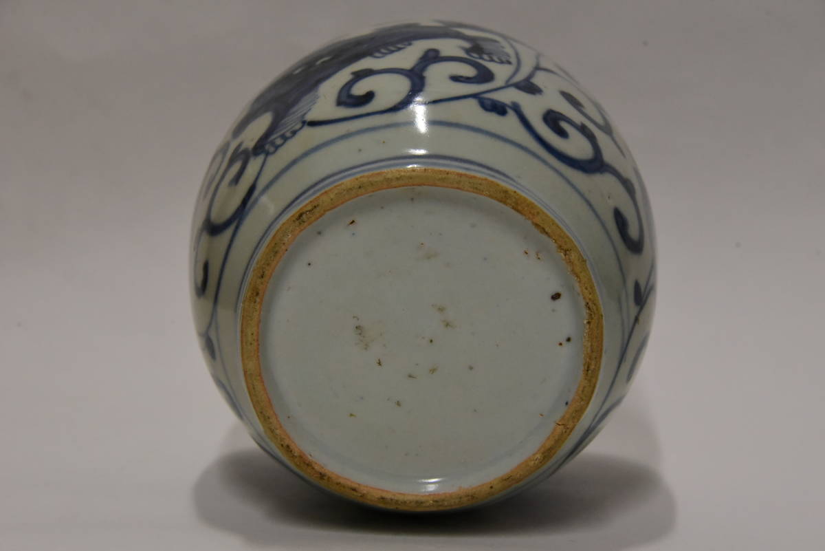 明時代晩期（萬歴～天啓） 染付花獅子文缶 高さ12.5CM、