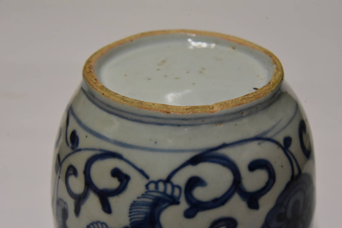 明時代晩期（萬歴～天啓） 染付花獅子文缶 高さ12.5CM、