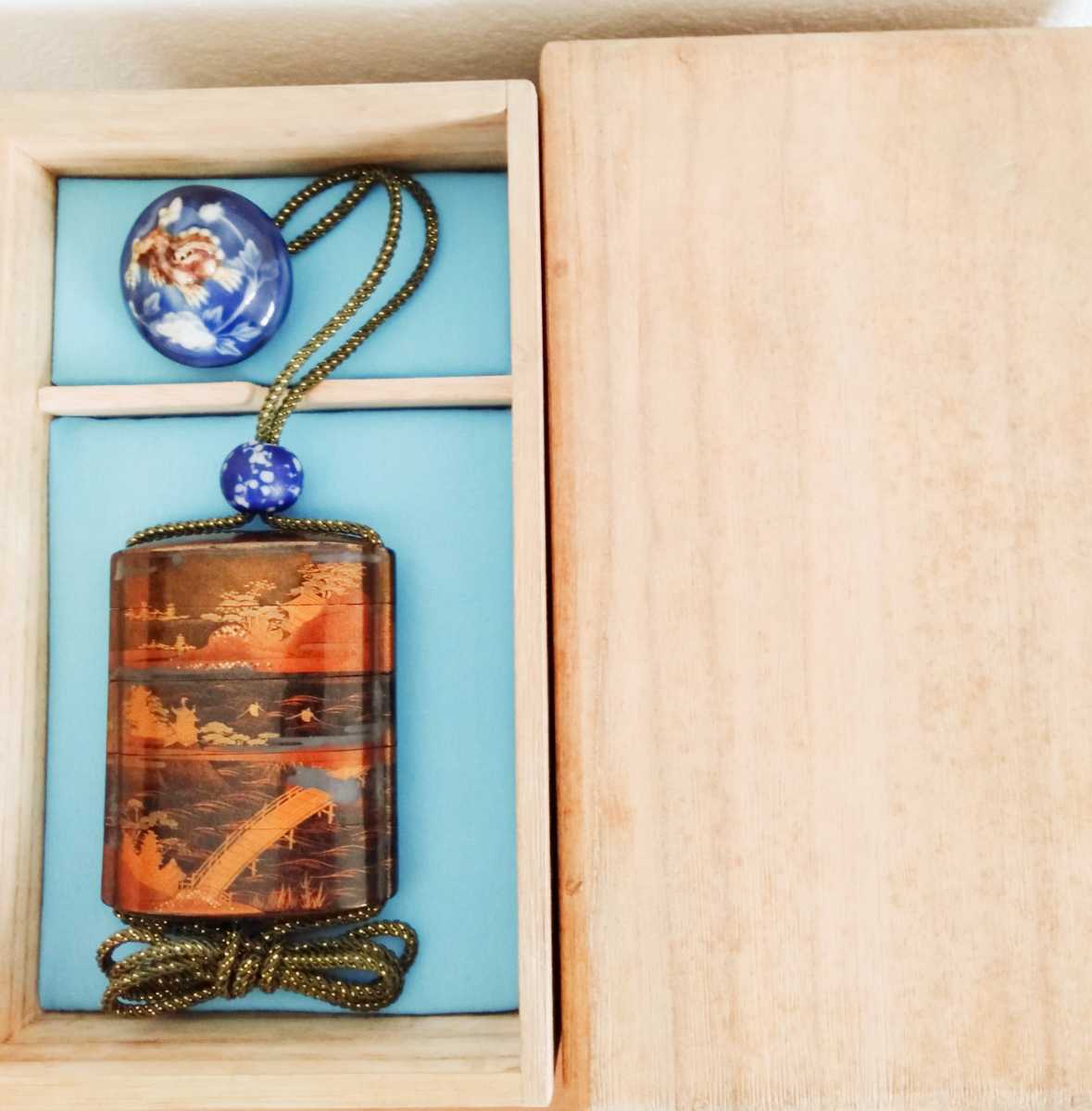 江戸後期 内梨地 印籠 珊瑚緒締め 象牙時代獅子根付 松林蒔絵印籠 銘