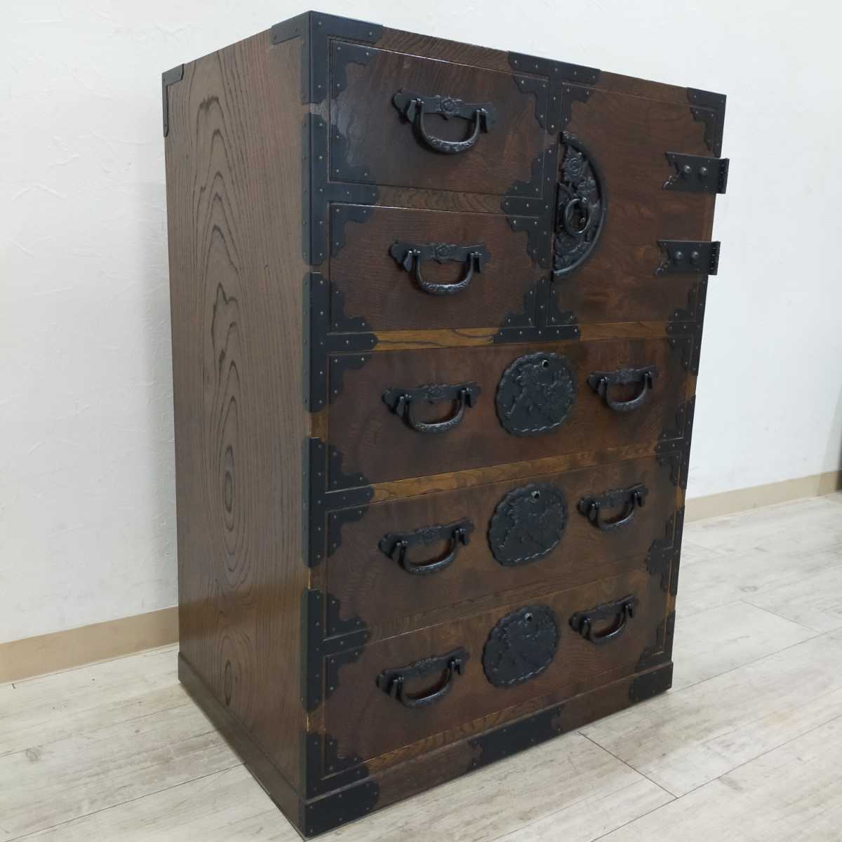 美しい欅杢目の金具箪笥 時代箪笥 チェスト 日本家具 収納箪笥 仙台