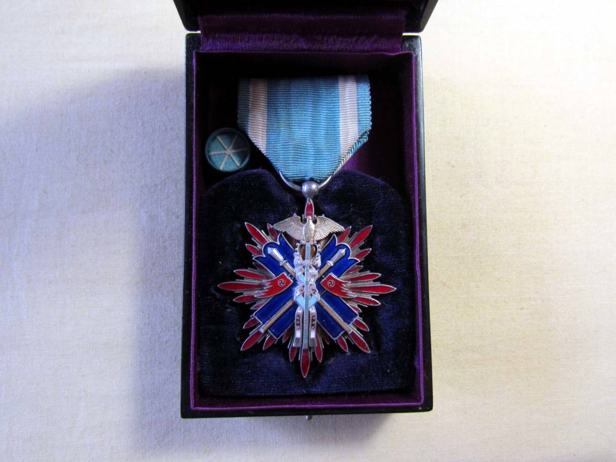 功五級金鵄勲章 共箱 勲章 徽章 箱略綬付 PIXTA A. 勲章 功