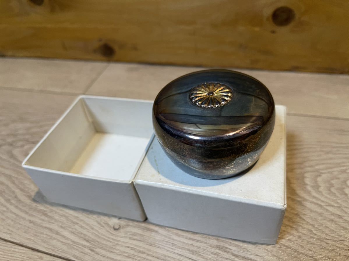 皇室ボンボニエール 天皇陛下御下賜品 菊御紋棗形ボンボニエール 小物