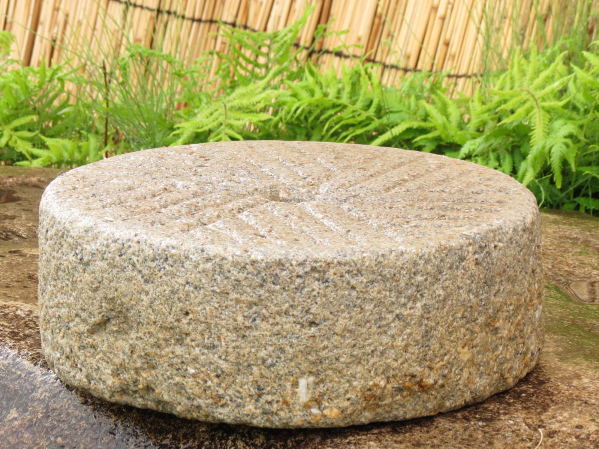 敷石 直径32 重量21 庭石 飛石 石臼 天然石 植木 庭木 売買されたオークション情報 Yahooの商品情報をアーカイブ公開 オークファン Aucfan Com