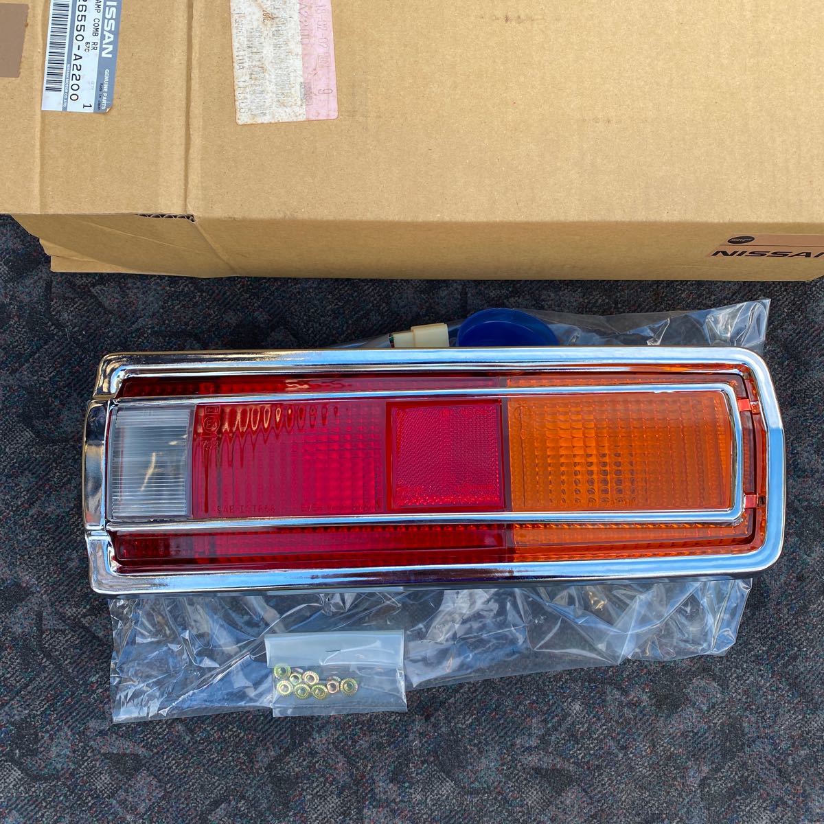 ブルーバード510テールランプBLUEBIRD右assy新品datsunダットサン日産 