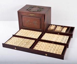 時代　骨製　麻雀牌　木箱付　約1342g 東Y8-0512☆2Fタウニ 中国 麻雀牌のYahoo!オークション(旧ヤフオク!)の相場・価格を見る