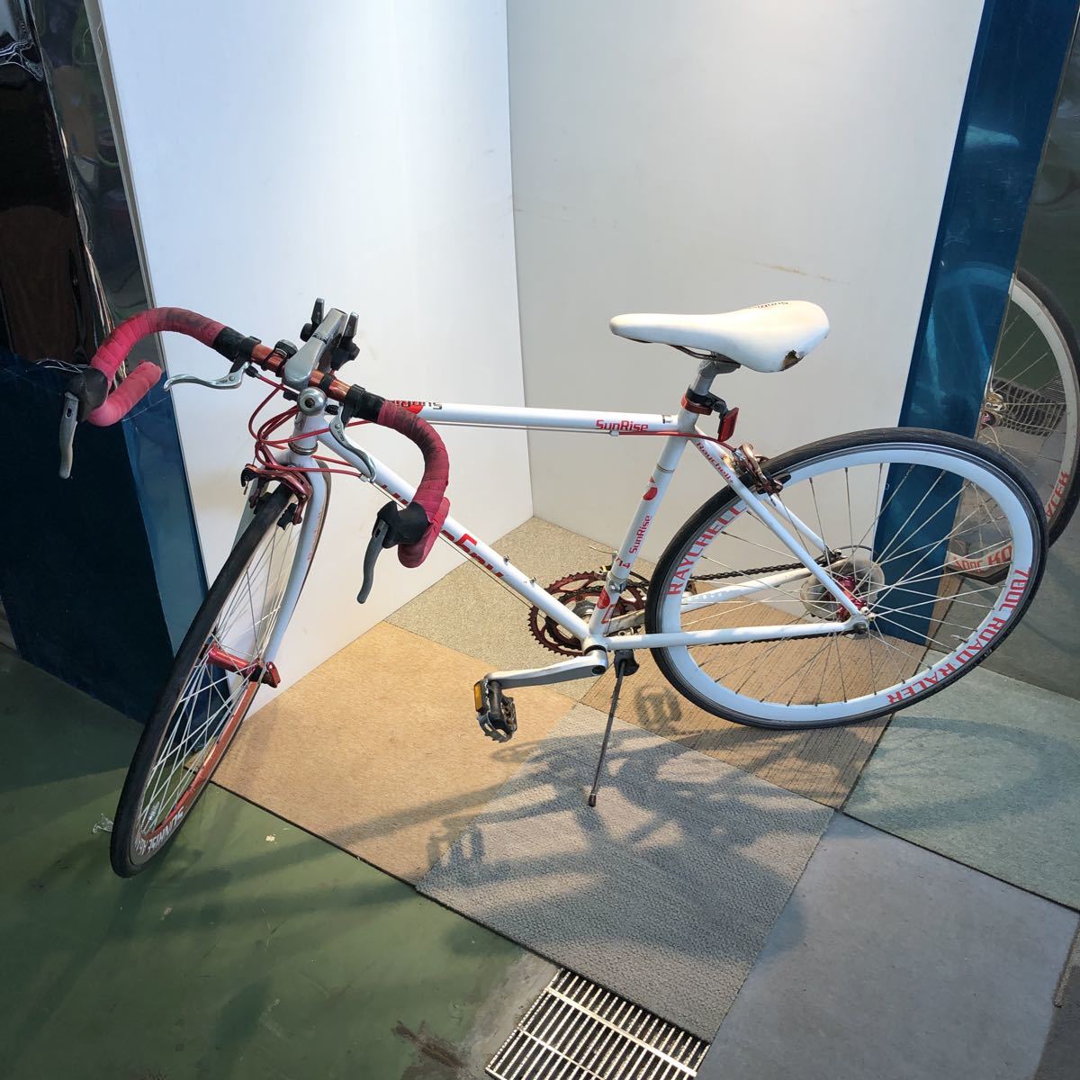 Raychell R 714 Sunrise アルミクロスバイク サイクリング レジャー 自転車 格安 スタート 5mm 売買されたオークション情報 Yahooの商品情報をアーカイブ公開 オークファン Aucfan Com
