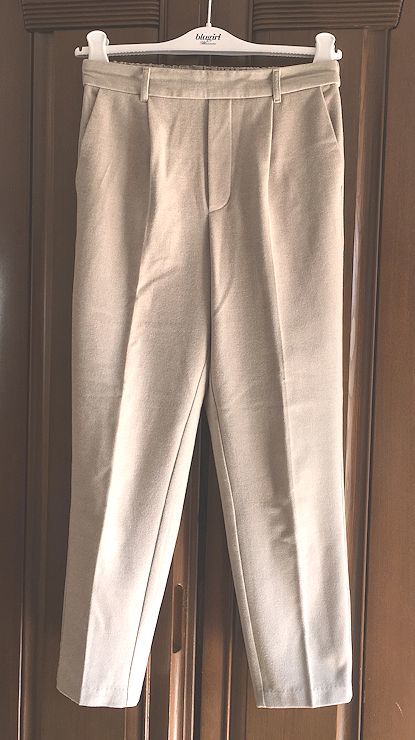 Gu ジーユー ユニクロ ウールライク 裏起毛 センタープレス テーパードスリム パンツ ライトベージュ Sサイズ 送料 510 女性用 売買されたオークション情報 Yahooの商品情報をアーカイブ公開 オークファン Aucfan Com