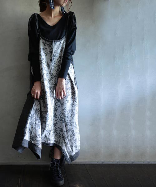 アンティカantiqua★今日の主役に決めた。カジュアルな中にも、大人っぽくて上品に。アンティーク柄切り換えサロペット