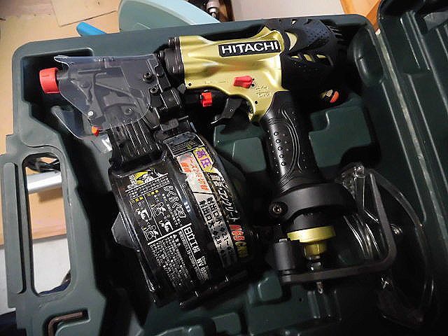 中古再生!!!日立高圧釘打機NV65HMC型O.H整備/塗装済み!!!ケース付き