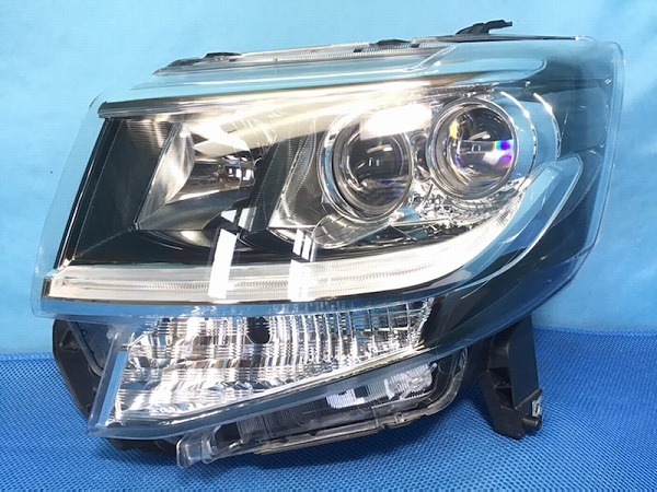 【190535】　LA600S タントカスタム トップエディション　左ヘッドランプ　ＬＥＤ　KOITO 100-51392　　81185-B2070　刻印 XZ