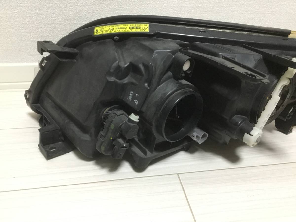 トヨタ ヴァンガード ACA33W/ACA38W 後期 HID 右 ヘッドライト
