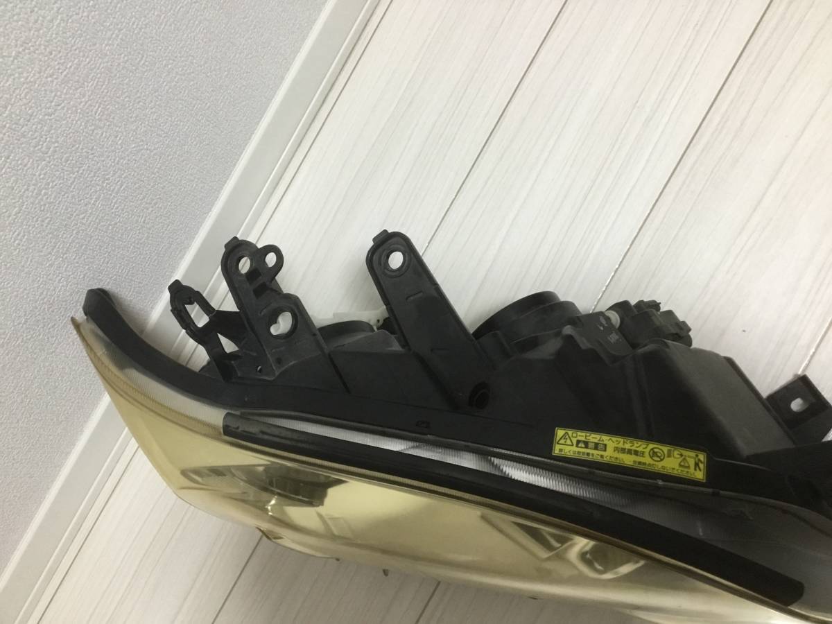 トヨタヴァンガードACA33W 純正HID右ヘッドライト