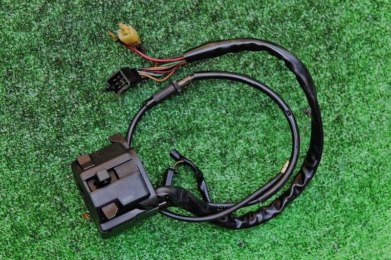 【人気セール，高品質】 KAWASAKI ZXR250 左ハンドルスイッチ ウィンカースイッチ A型 ZX250A used 100411(カワサキ用)｜売買されたオークション情報、yahooの商品情報をアーカイブ公開 - オークファン オートバイメーカー別