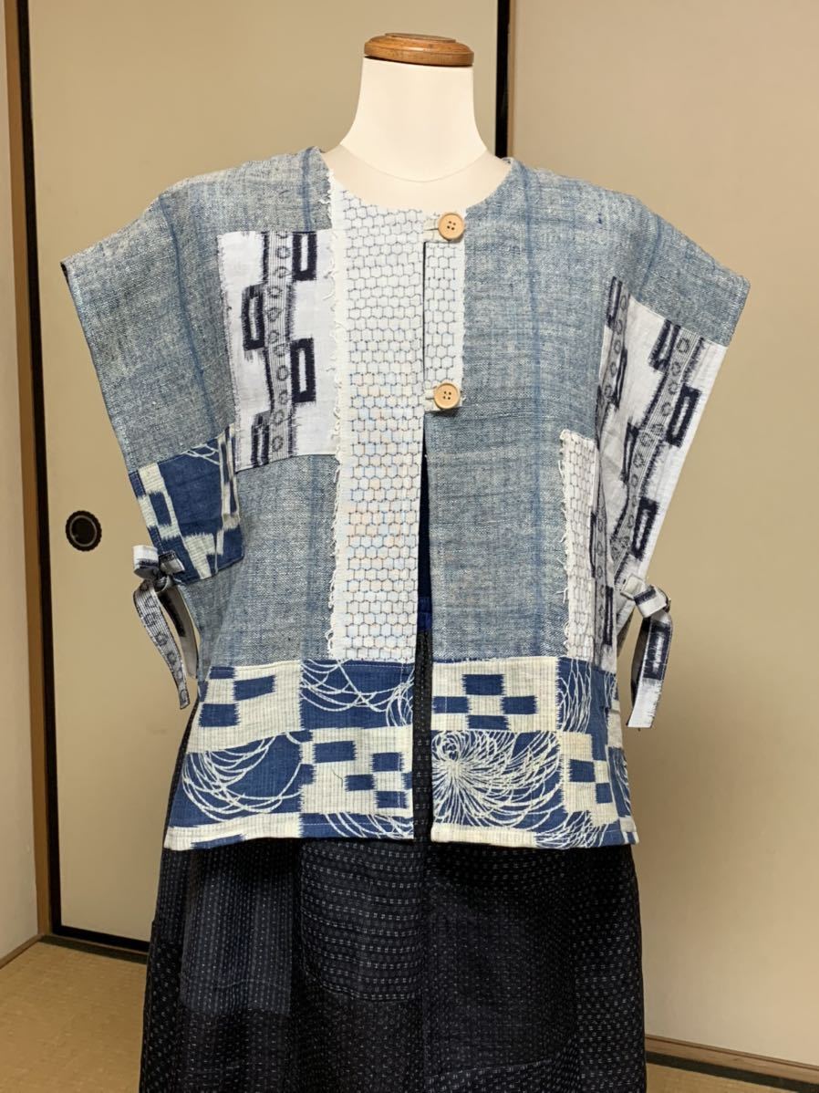 着物リメイク ベスト脇ヒモ 古布綿白に青柄など組合せ