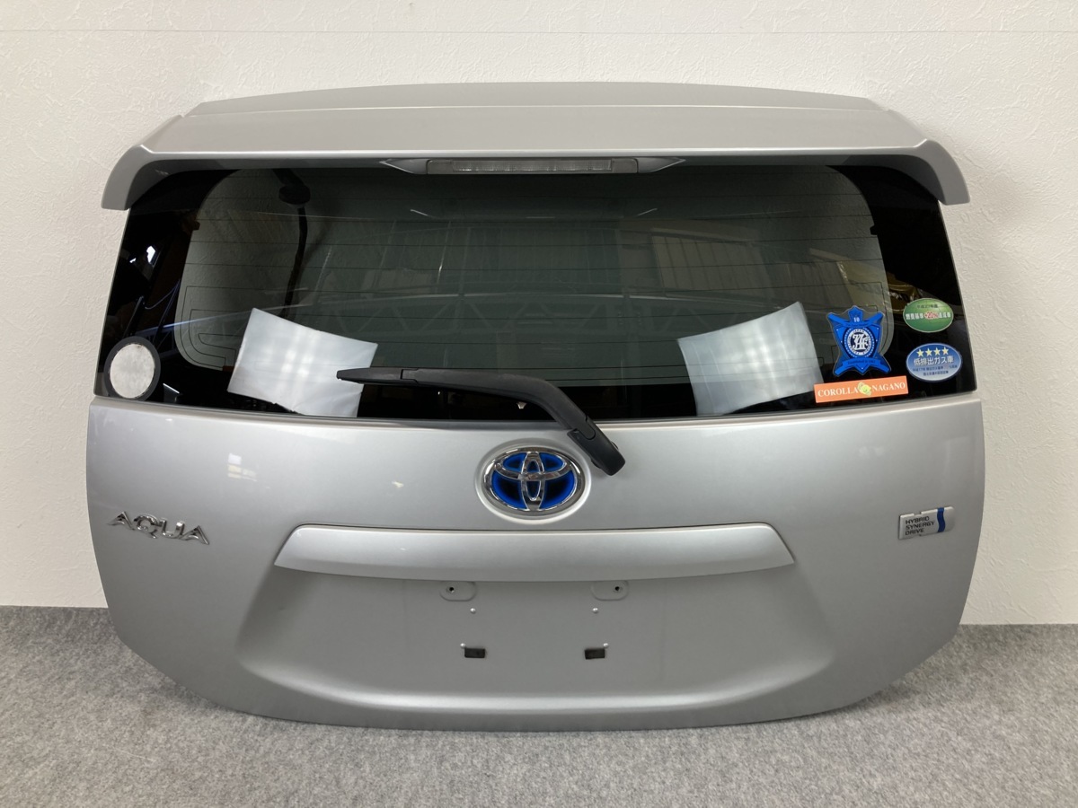 新作，定番 NHP10 前期 アクア 純正 リアゲート バックドア ヒンジ付き 1F7 シルバーメタリック 銀 Q4005(リア)｜売買されたオークション情報、yahooの商品情報をアーカイブ公開 - オークファン トヨタ用