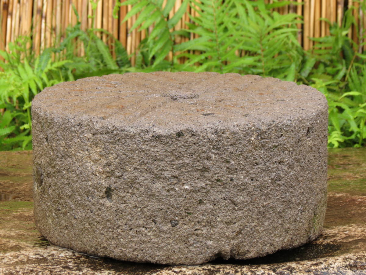敷石 直径28 2 重量17 庭石 飛石 石臼 天然石 植木 庭木 売買されたオークション情報 Yahooの商品情報をアーカイブ公開 オークファン Aucfan Com