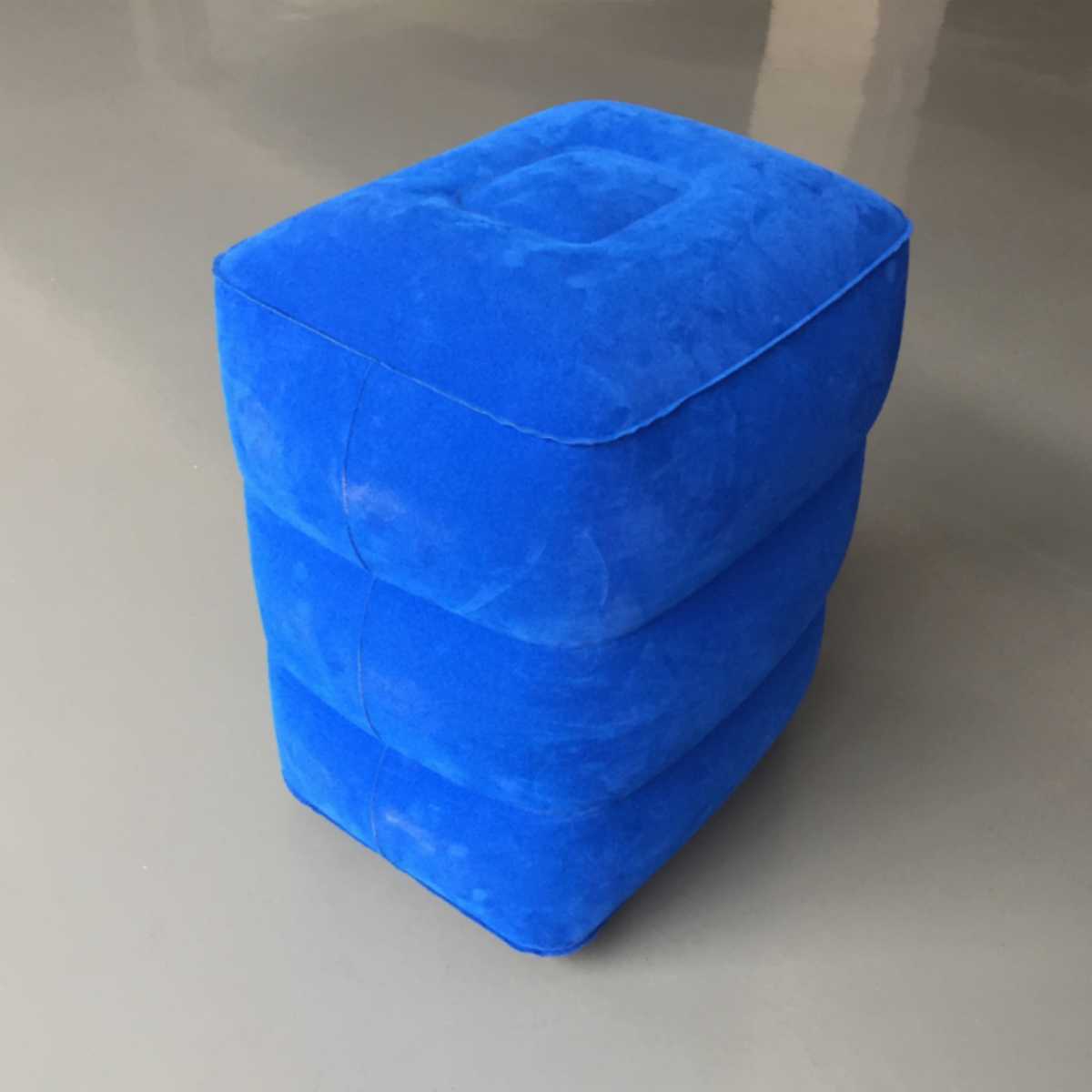 エアークッション フットレスト オットマン 足枕 飛行機 車 足置き 足枕 旅行小物 ネイビー 旅行用小物 売買されたオークション情報 Yahooの商品情報をアーカイブ公開 オークファン Aucfan Com