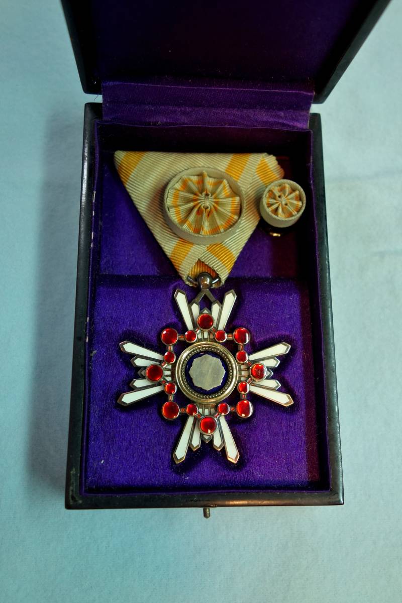 勲四等瑞宝章 希少品 勲四等瑞宝章 勲章 ミリタリー 【公式通販】