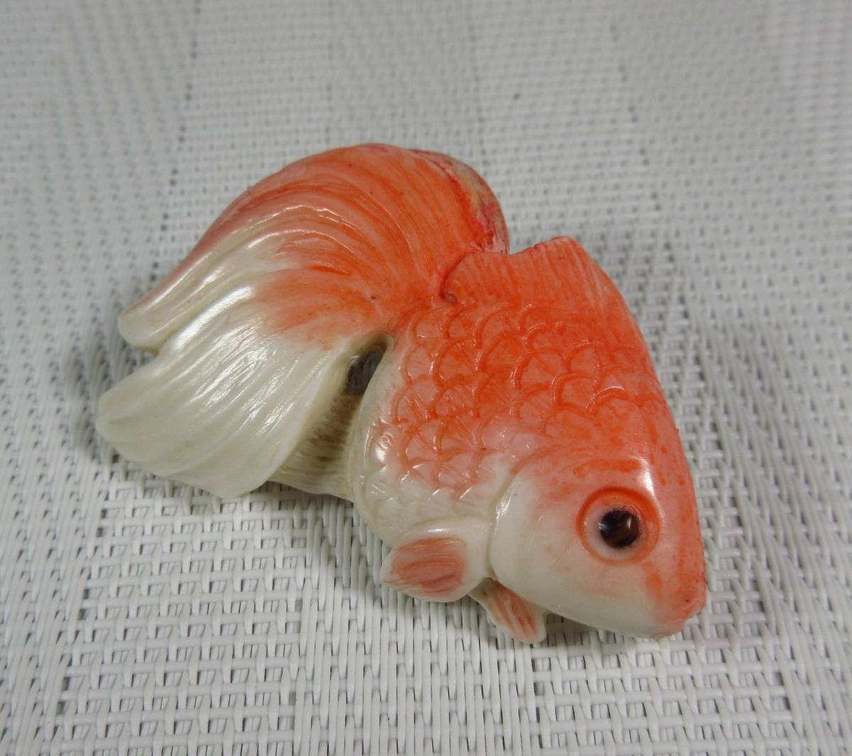 注目ショップ 金魚 かわいい金魚 帯留め 飾り 天然素材 D7 着物