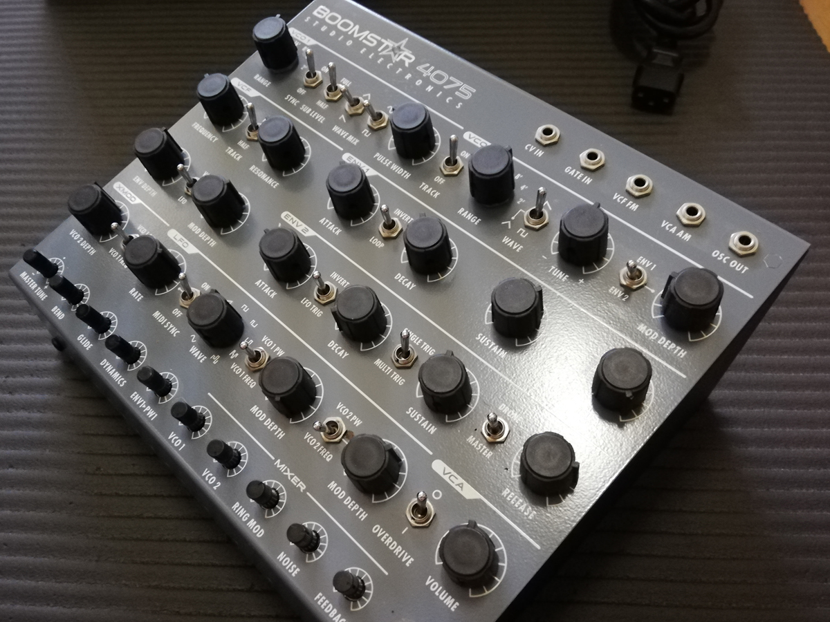 Boomstar 4075 Studio Electronics アナログ・モノフォニック・シンセサイザー_2