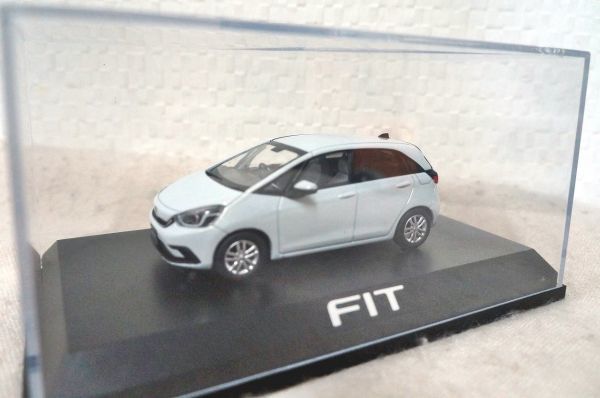 ホンダ カラーサンプル フィット 1 43 ミニカー 乗用車 売買されたオークション情報 Yahooの商品情報をアーカイブ公開 オークファン Aucfan Com