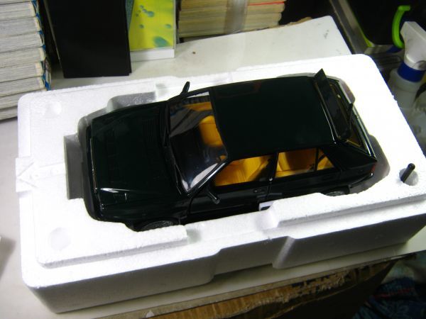 ミニカー●京商 1/18●ランチア・デルタ HF インテグラーレ●ダークグリーン