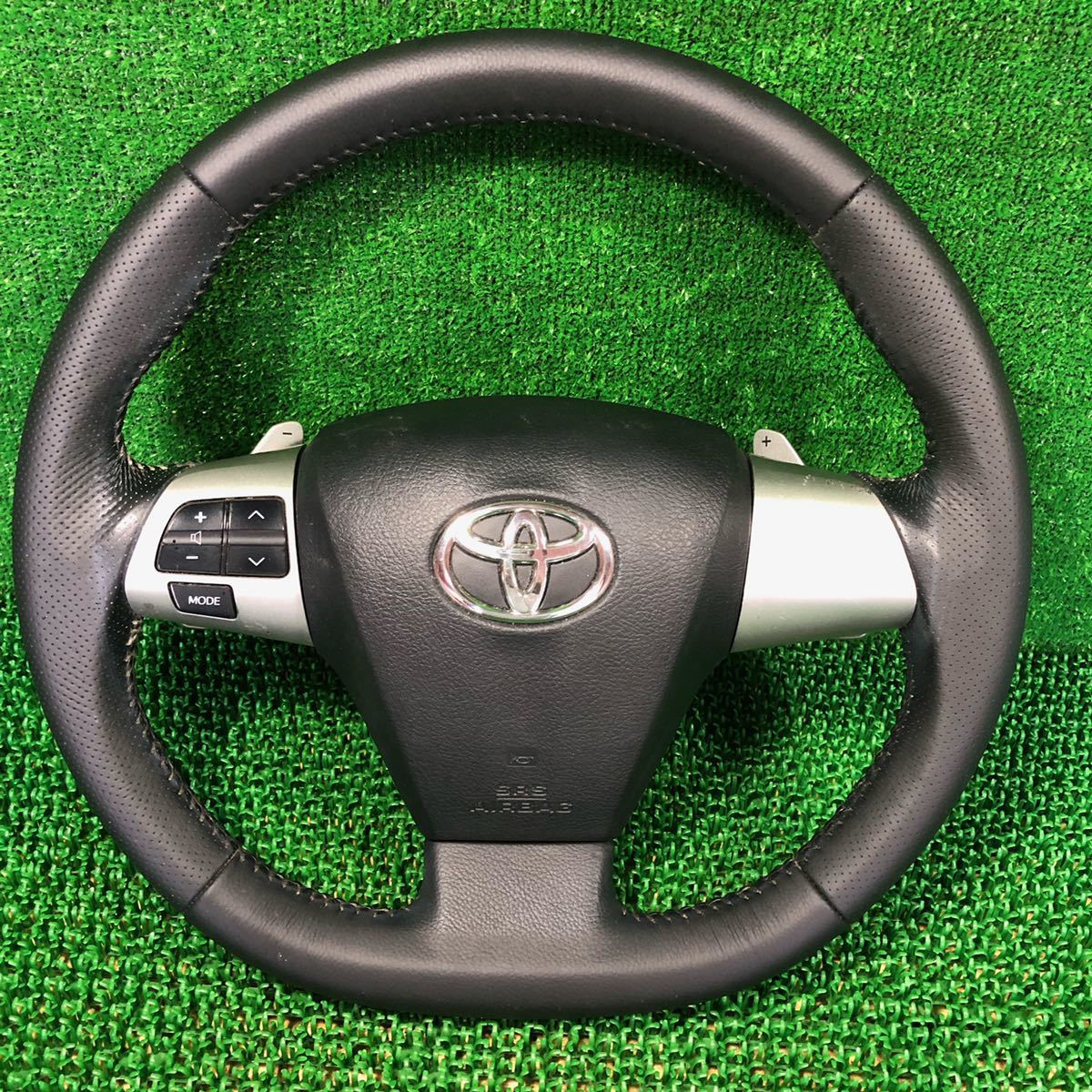 トヨタ ヴォクシー ZRR70W 純正 ステアリングハンドル [FZRR70W-H22R38]