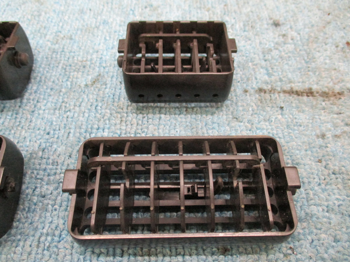 KV3・KV4　サンバーバン　平成10年　5速　4WD　A/C吹き出し口 4個