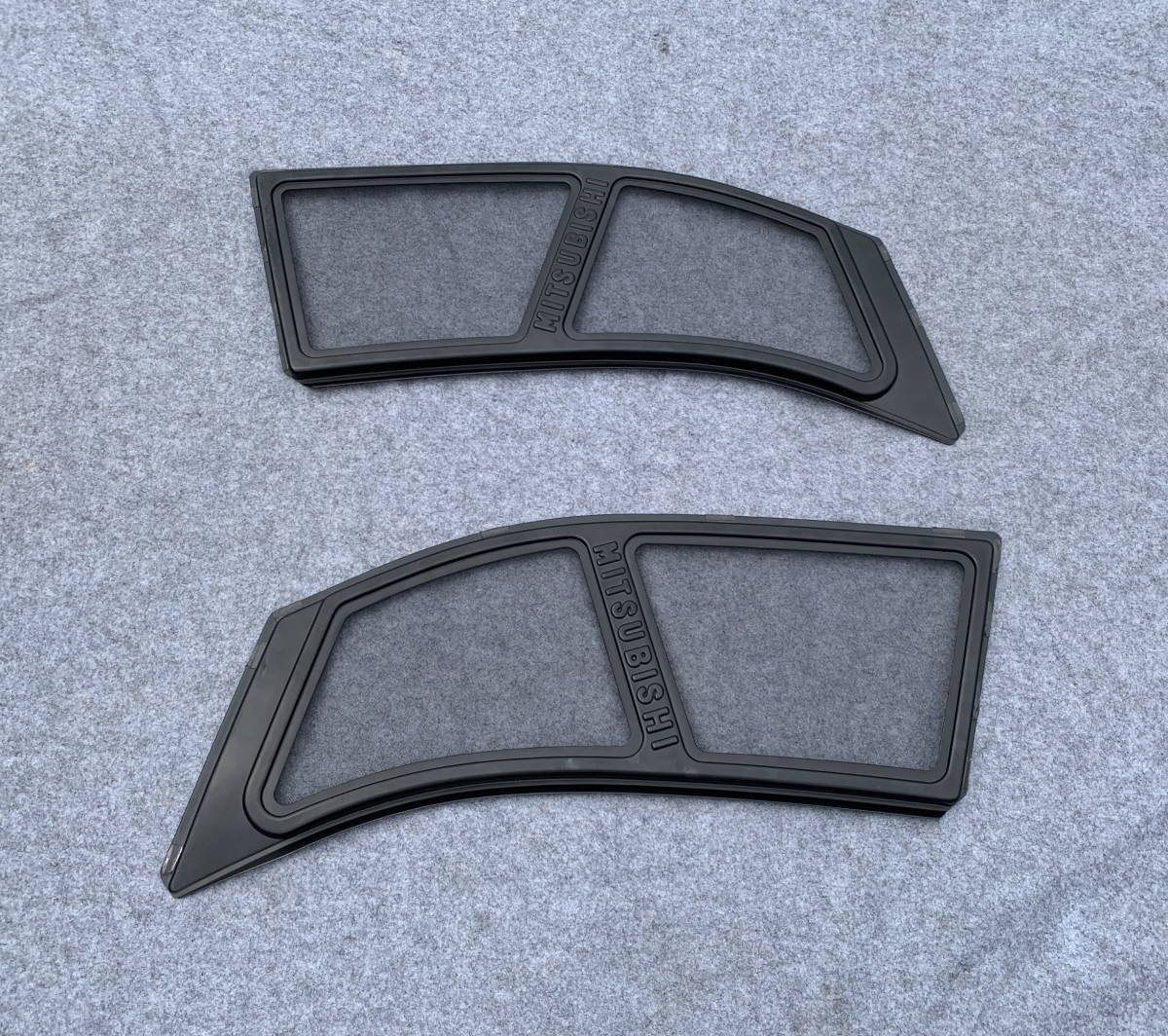 デリカ スペースギア 純正網戸 美品 デリカスペースギア (PE8W/PF8W/PD6W)□純正OP フロントドア用 網戸