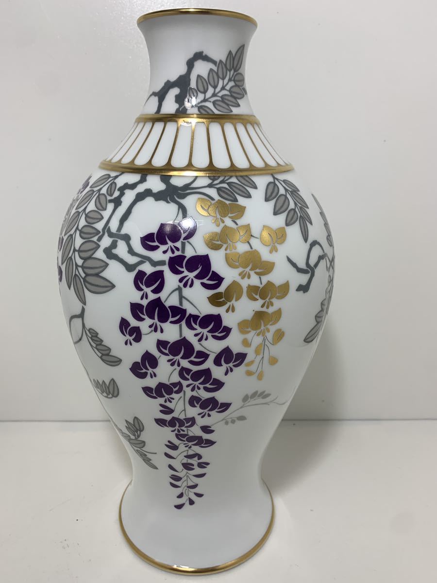 大倉陶園 OKURA 金彩色絵 藤の花 花瓶 高さ35cm 大倉陶園 「藤の花」 金彩色絵 乳白 花瓶 花器 花入 高さ35㎝ 幅18