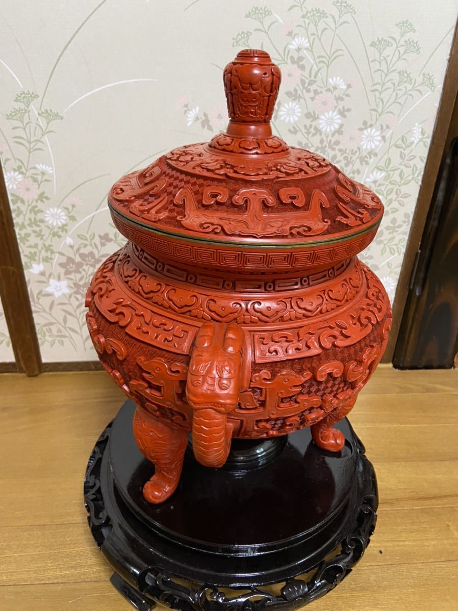 中国美術 堆朱 饕餮紋 三足香炉 双耳 唐木台座付き 彫漆 剔紅 コレクション お得，本物保証 ☆中国美術 堆朱細工 細密高彫 極上細工 高50cm