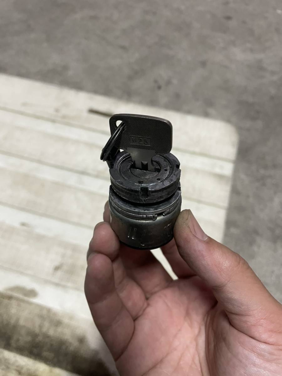 cb72　キーシリンダー鍵付き中古 イグニッションスイッチ　メインスイッチ　cbm72 cb77 ホンダ